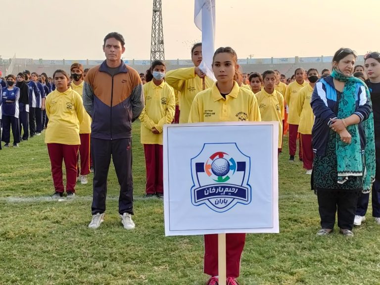 سکولمپکس گیمز 2022ء کی  افتتاحی تقریب میں ضلع رحیم یار خان کی  گرلز ٹیم مارچ پاسٹ میں موجود  ہے۔