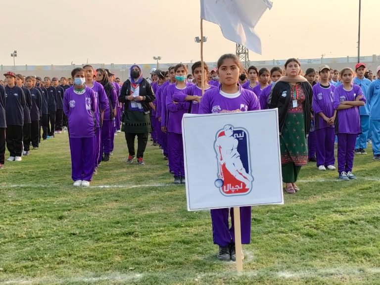 ضلع لیہ کی طالبات سکولمپکس  گیمز 2022ء کی  افتتاحی تقریب میں  شریک ہیں۔